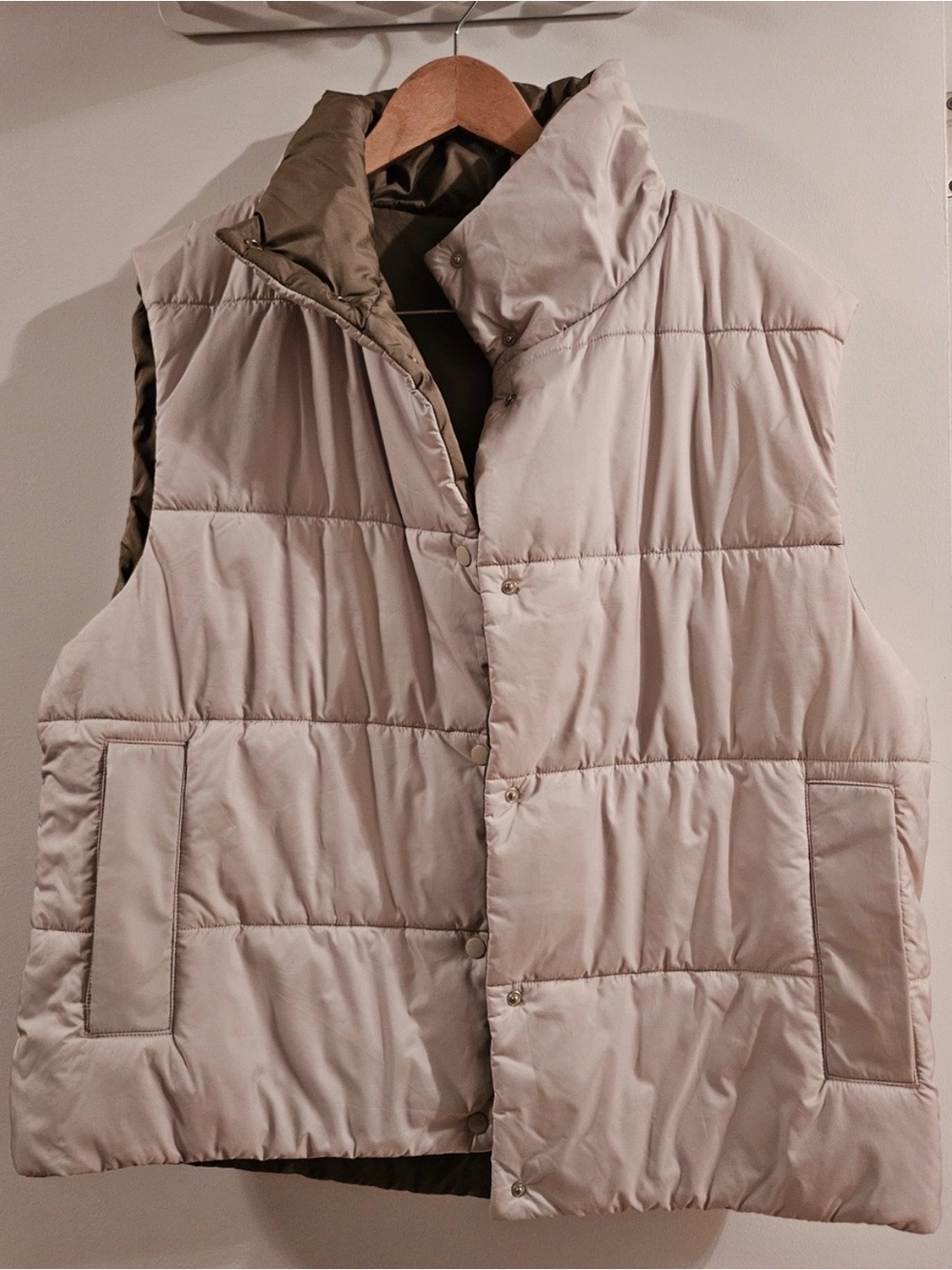 Tentree Cloud Reversible Quilted Vest - Taupe & Cream
